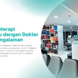 Banyak orang menunda menjalani fisioterapi karena khawatir biayanya mahal atau prosesnya rumit. Padahal, fisioterapi yang tepat justru dapat mencegah kondisi memburuk dan menghindarkan pasien dari tindakan operasi yang jauh lebih mahal.